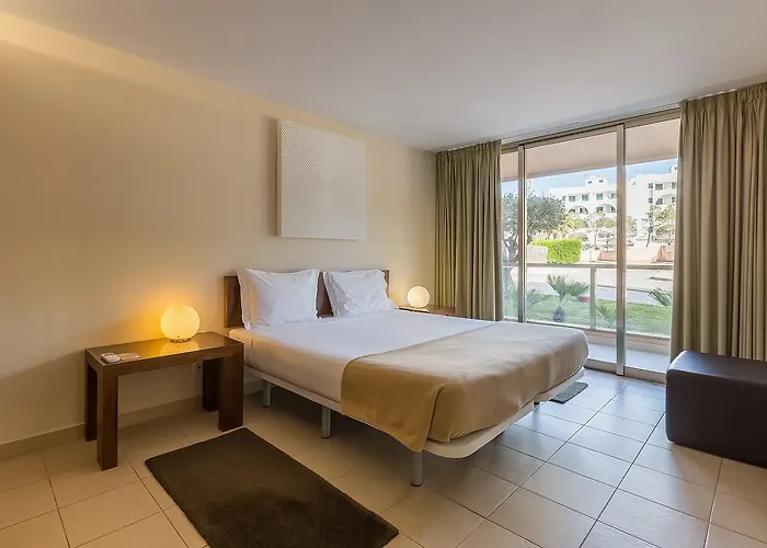 Nau Salgados Lagoas 4* Албуфейра