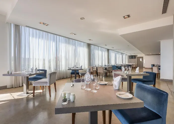 Nau Salgados Lagoas 4* Албуфейра